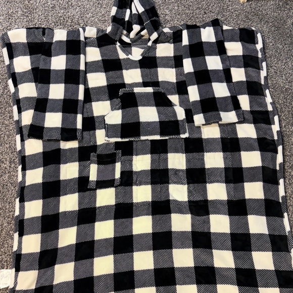Ella Jayne Weighted Anti-Anxiety Snuggle Blanket Black and White 50”x75”